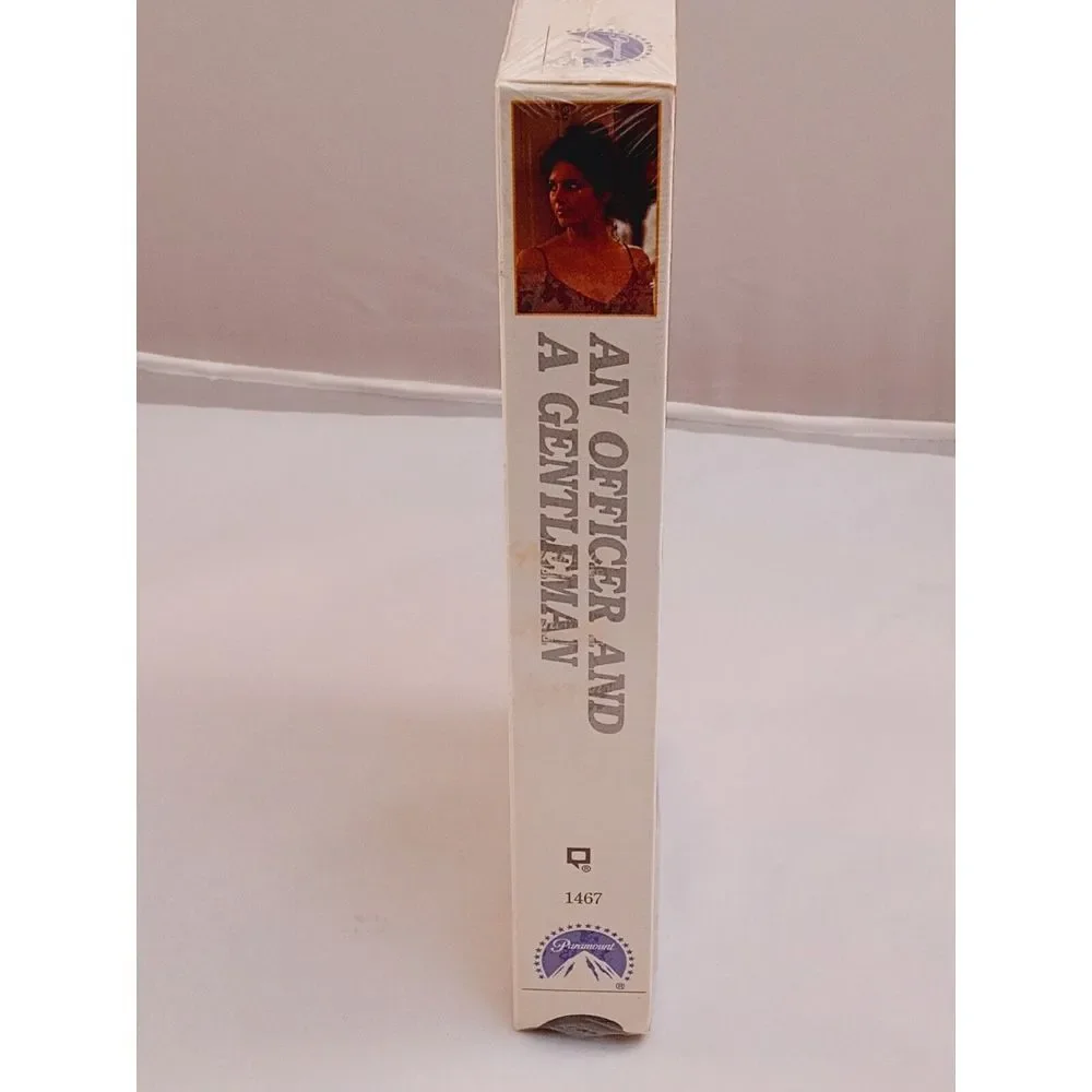 An Officer And A Gentleman VHS 1995 Richard‎ Gere Debra Winger Drama Romance R
